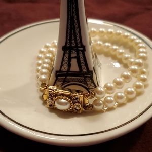 Vintage 1928 brand faux pearl bracelet EUC